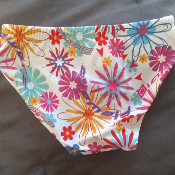 VINTAGE NWOT DIANA SWIM BRIEF, BRIGHT FLOWER DESIGN, SIZE 30". - Picture 2 of 7